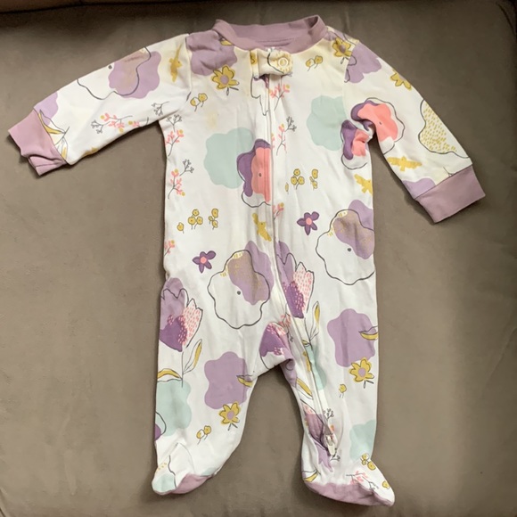 3/$25 bundle of Carter’s Onesies - Picture 2 of 9